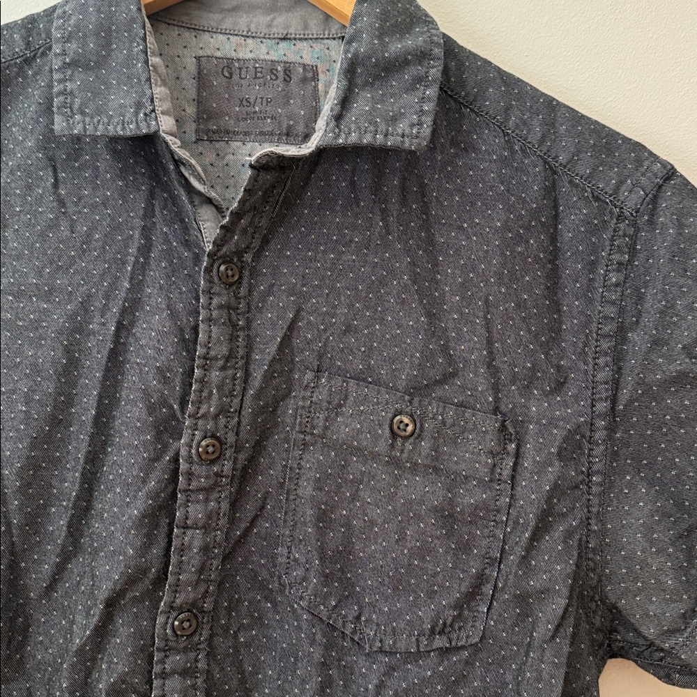 ✅ GUESS Los Angeles Slim Fit Short Sleeve Button Down Shirt 100% Cotton -Black - Picture 3 of 5